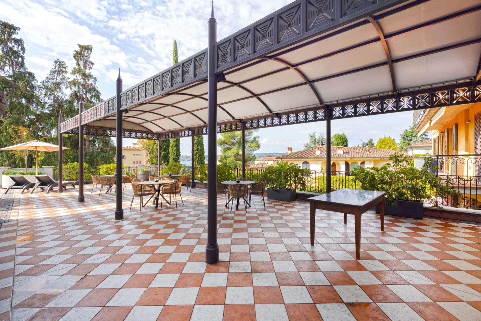 Gardone Palace Hotel Gardone Riviera Exterior photo